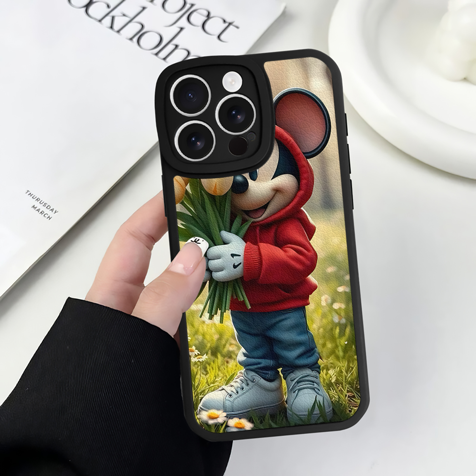 （画像用） ミッキーマウス Mickey Mouse 【iPhone 16シリーズ対応】シリコンスマホケース（レザー調） 材質：シリコン